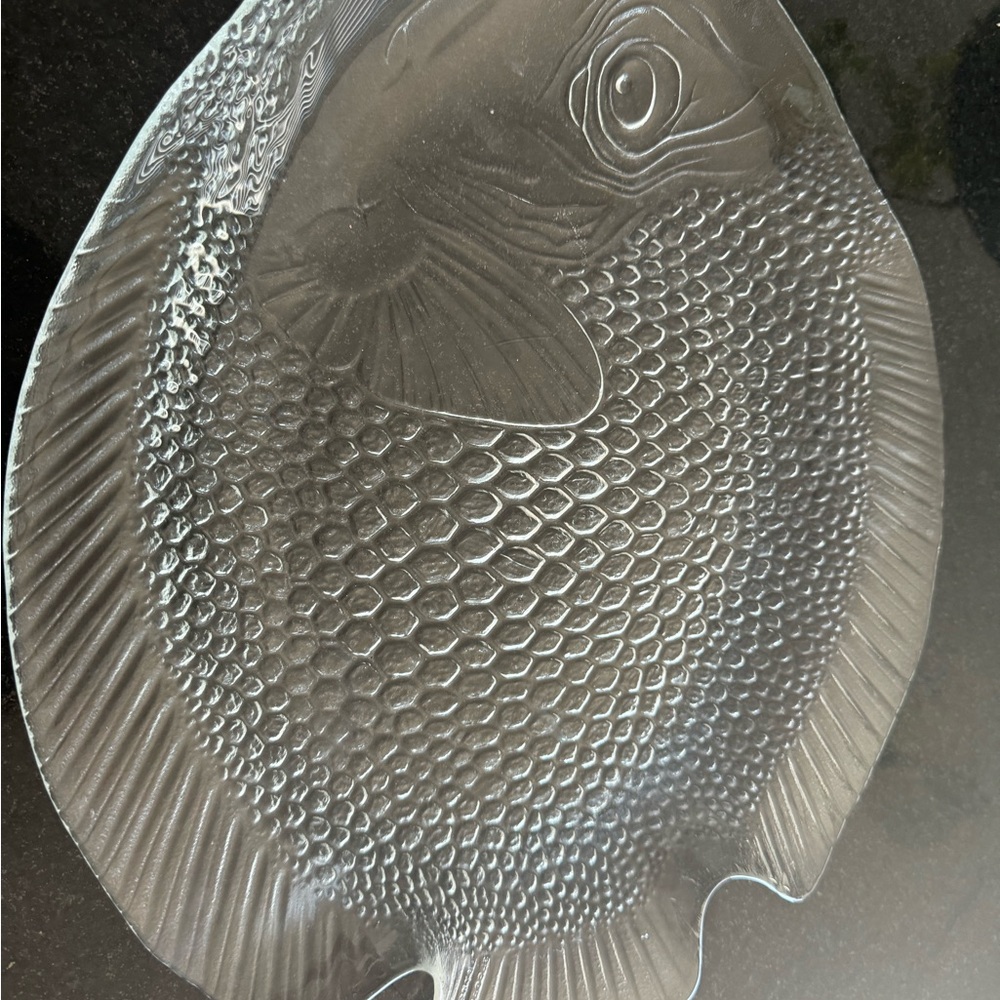 Elegant Glass Fish-Shaped Platter